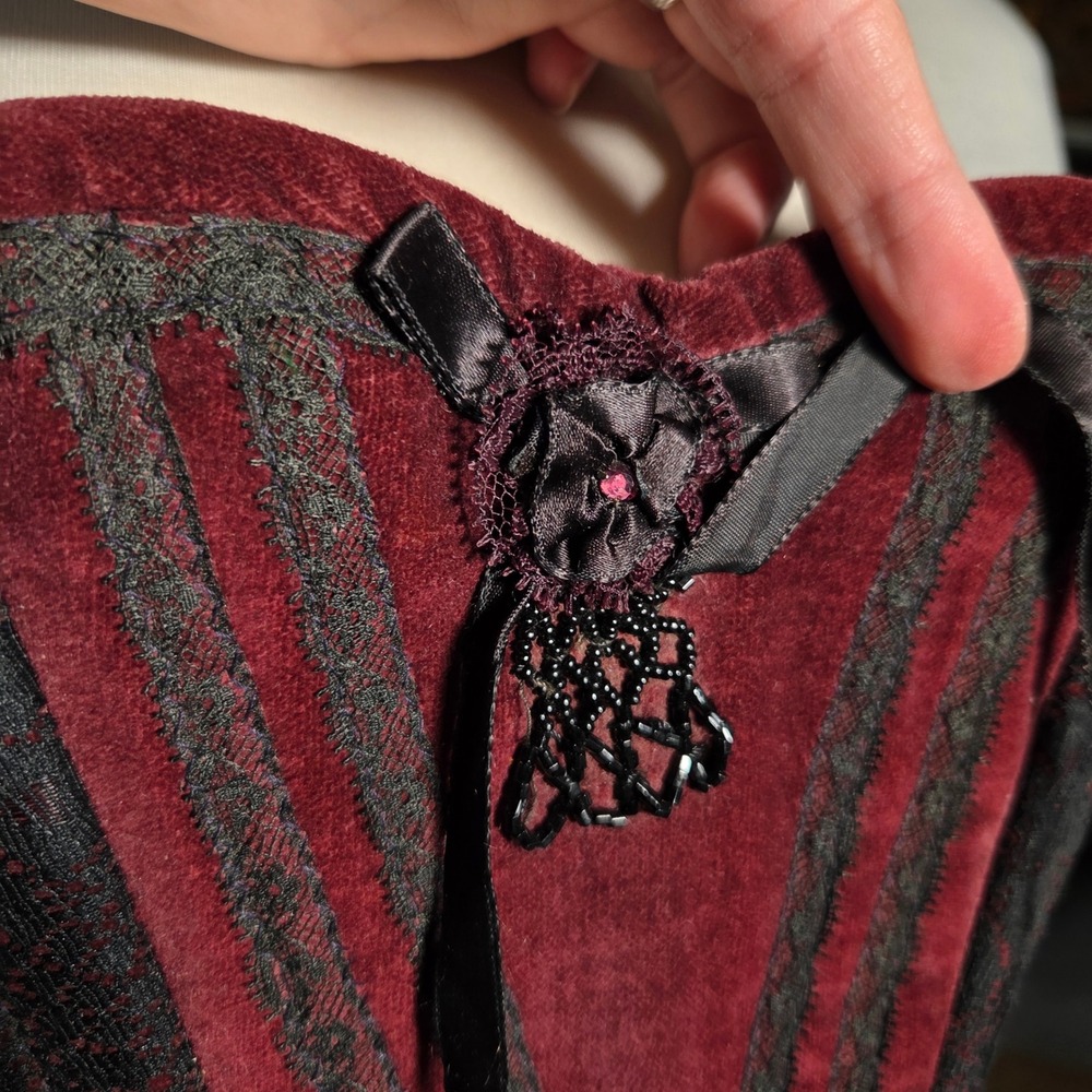 Vintage Y2K Burgundy Velvet and Black Lace Gothic Corset Top Sweetheart Bustier - Picture 7 of 7